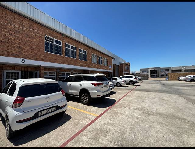 310M² WAREHOUSE TO LET IN STIKLAND INDUSTRIAL
